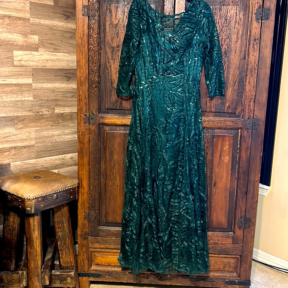 Dillard’s Tahari emerald green dress